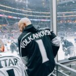 Alexander Volkanovski Instagram - Go Kings Go! Legendary night at @cryptocomarena with @lakings @cryptocomofficial to kick off fight week! #ufc298 #CROfam Crypto.com Arena