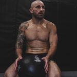 Alexander Volkanovski Instagram - Almost time!🫡 #andstill #ufc298 Freestyle MMA