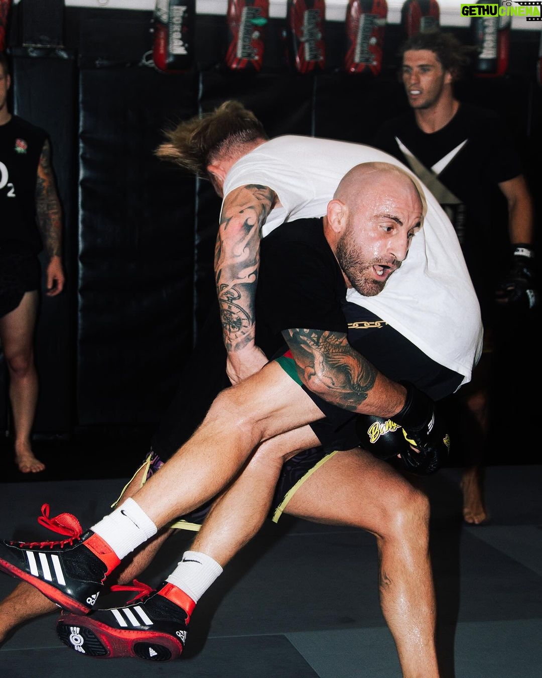 Alexander Volkanovski Instagram - Good to have @bangtaomuaythaimmaās very own @gifi910 in town š¤¼š