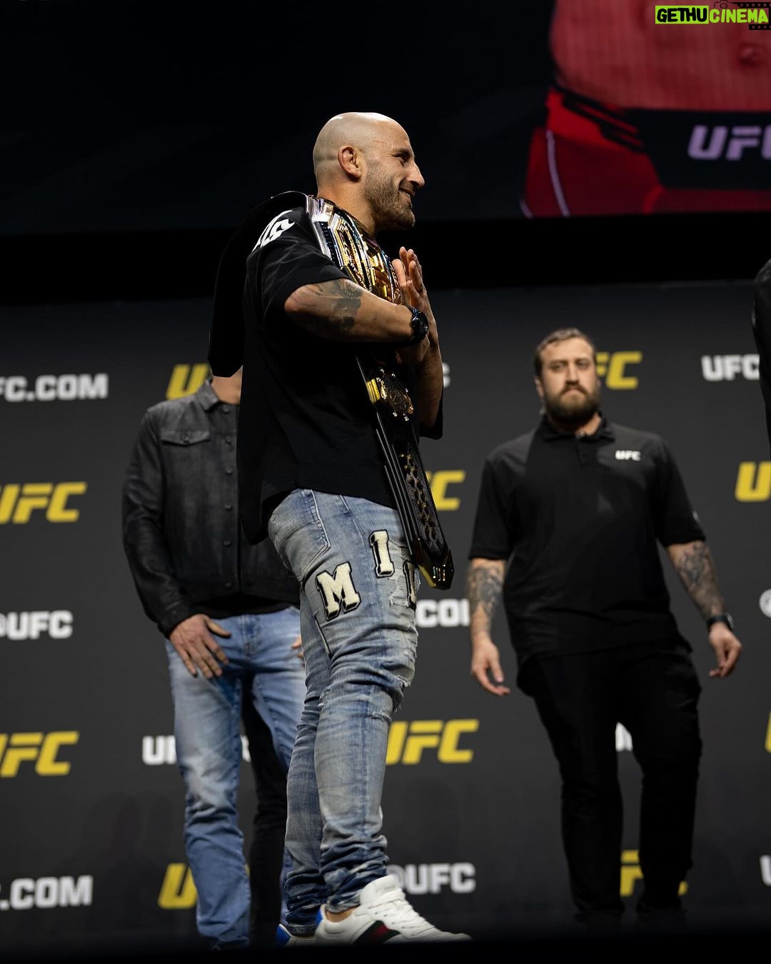 Alexander Volkanovski Instagram - Bring it on! @hublot 👑 #UFC298