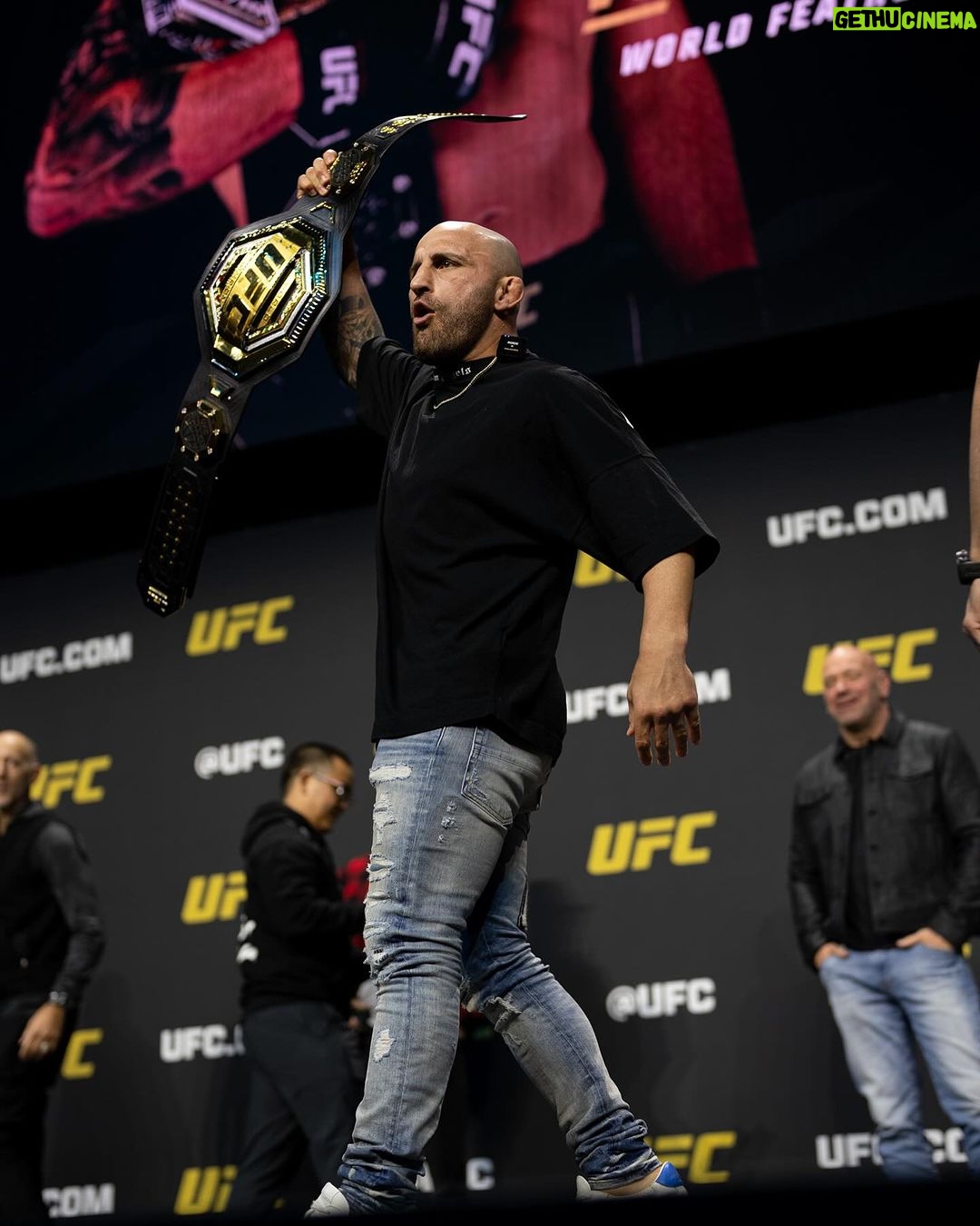 Alexander Volkanovski Instagram - Bring it on! @hublot 👑 #UFC298