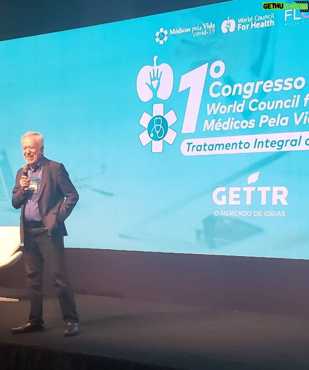 Alexandre Garcia Instagram - Que honra! Falei hoje aos Médicos pela Vida, do mundo inteiro. Aprendi muito mas também fiquei muito preocupado com a saúde e a vida, pelo que revelam médicos do Brasil e de todos os continentes. É preciso desmascarar o engodo que quer o controle dos povos.