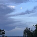 Alexandre Garcia Instagram - Lua depois da tempestade brasiliense, no anoitecer do sábado.