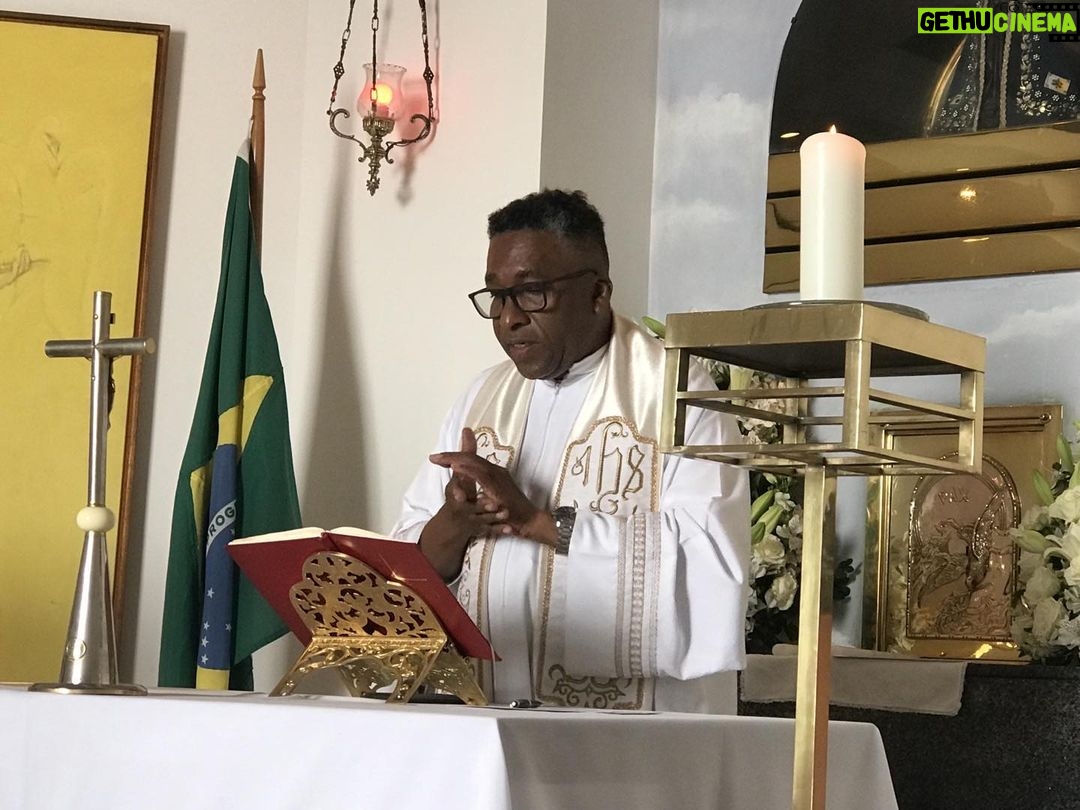 Alexandre Garcia Instagram - Obrigado, Padre João Damasceno. O que ouvi, durante seu aperto de mão, me tornou mais forte.