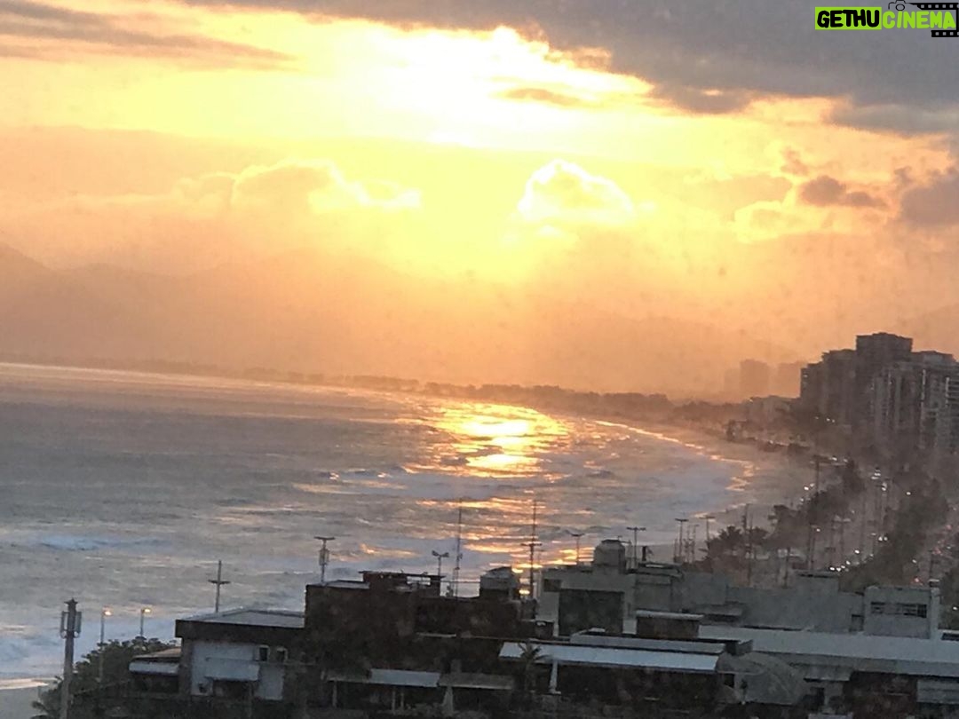 Alexandre Garcia Instagram - O sol desta quinta-feira se põe na Barra da Tijuca.