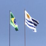 Alexandre Garcia Instagram - Em 25 de agosto de 1825, Lavalleja e seus Treinta y Tres declaram a independência do Uruguai. Só confirmada em 1828, depois de confrontos com o Império do Brasil, de que foi Província Cisplatina. Os orientales são nossos irmãos mais próximos, juntos como as bandeiras do meu céu. Terra natal de meu pai.