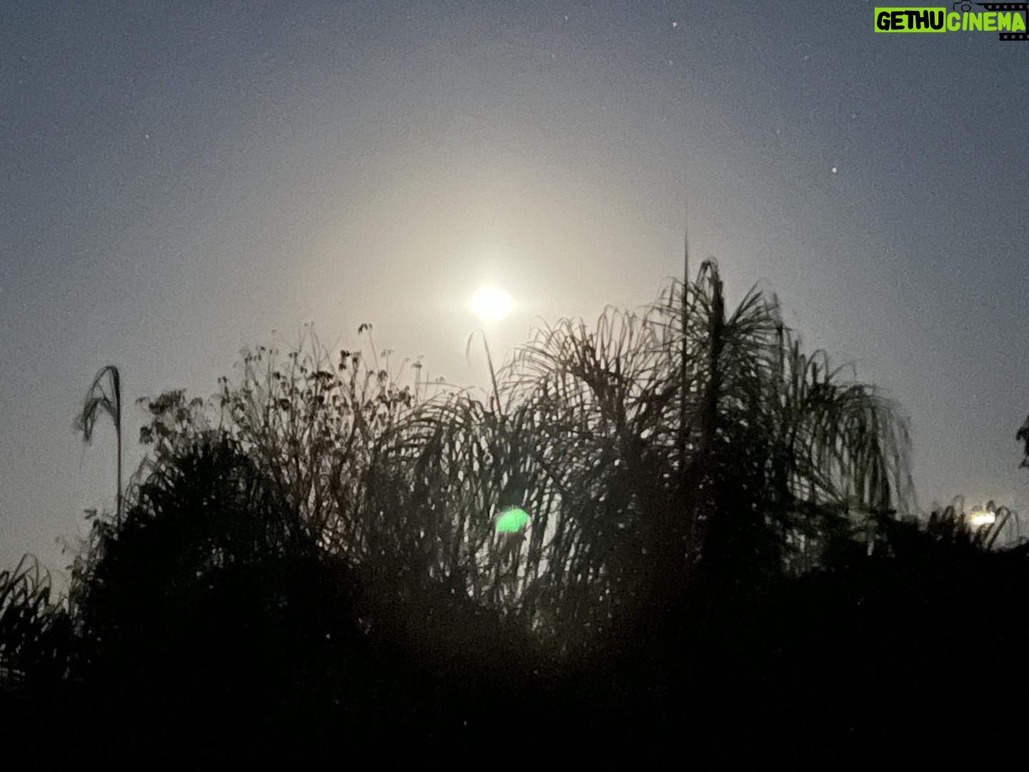 Alexandre Garcia Instagram - Lua de meia-noite de sábado.