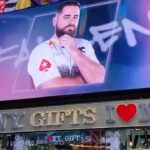 Alexandre Garcia Instagram - 82 anos e de olho sempre nos acontecimentos do esports! A FURIA anunciou a nova equipe em Times Square, NY.