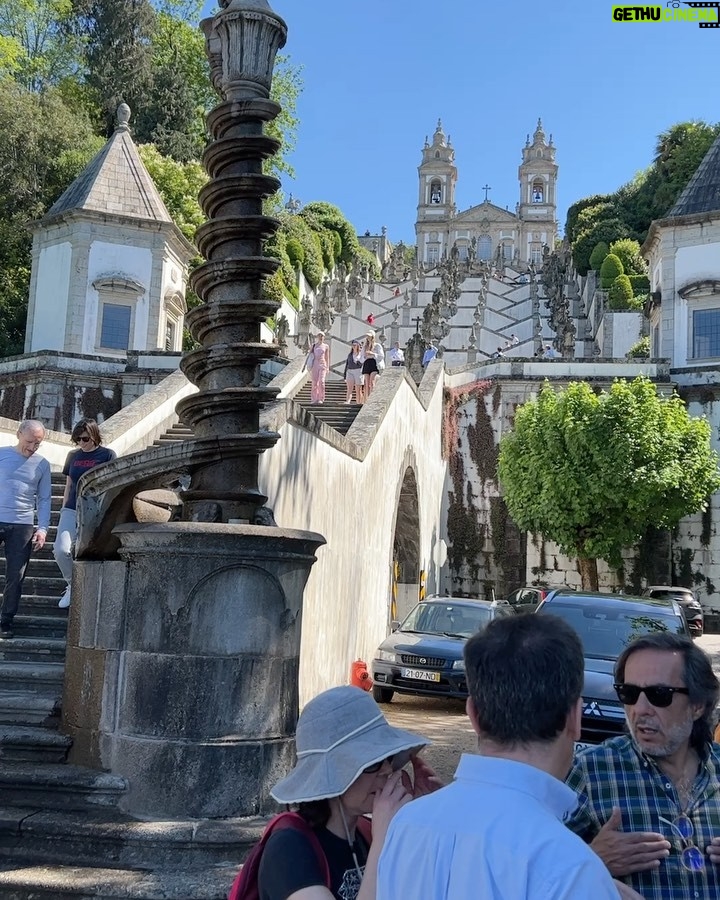 Alexandre Garcia Instagram - Sinfonia dos sinos do Bom Jesus do Monte, Braga. A arquitetura lembra o Bom Jesus de Matosinhos, MG, e as esculturas de Aleijadinho(o politicamente correto ainda não vetou?)