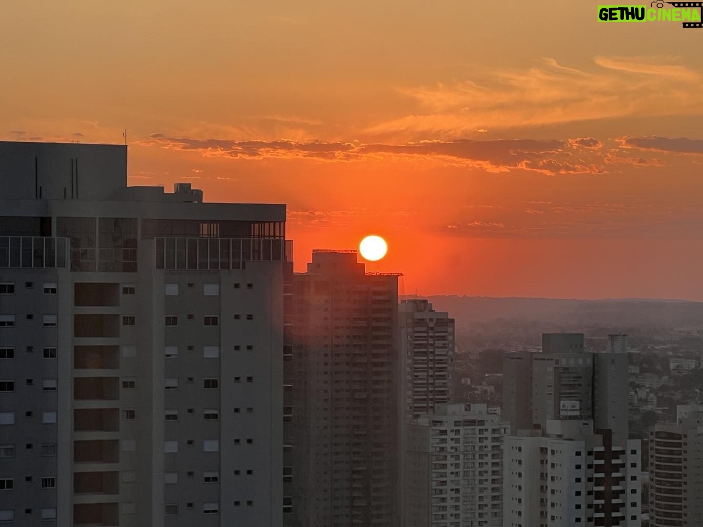 Alexandre Garcia Instagram - Crespúsculo em Goiânia.