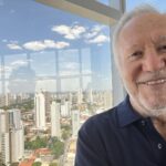 Alexandre Garcia Instagram - Gente, como Goiânia é alta… hehehe (ainda tem mais 37 andares acima de mim). Te cuida, Balneário Camboriú…