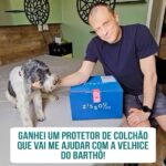 Alexandre Rossi Instagram - Seu pet já fez xixi na cama alguma vez? Alguns pets acabam deixando escapar um xixi ou outro na cama, principalmente os idosos, assim como o @barthooficial que não está conseguindo segurar direito e já fez xixi na cama algumas vezes. E o pessoal da @zissoubr ficou sabendo disso e mandou um presente incrível pra gente, uma capa impermeável pro colchão. Assim o Barthôzinho pode continuar dormindo na cama, e eu não preciso me preocupar com o colchão. E tá super aprovado, viu? Obrigado @zissoubr. E se você está precisando por aí também, aproveita meu cupom de 10%: SONODOBARTHO, pra desconto em todas as compras no site e nas lojas da Zissou. : #alexandrerossi #drpet #xixinacama #idosos #zissou #comportamentoanimal #saudeanimal