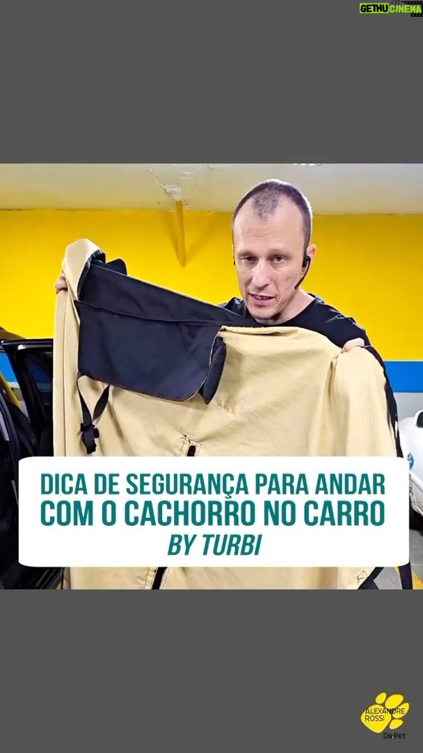 Alexandre Rossi Instagram - A maioria das pessoas tem dúvida sobre como transportar e viajar com o pet no carro de forma segura e sem estresse. Por isso, a @vaideturbi me convidou pra dar algumas dicas de segurança para passeios e viagens de carro. E , hoje, vim mostrar a capa protetora, que além de proteger o seu pet, protege também o carro! Muito legal, né? Vem conferir no vídeo! E se precisar de um carro para passear ou viajar com seu peludo, baixe o app da Turbi, escolha seu carro e use meu cupom DRPET50 pra garantir R$ 50 de desconto no primeiro uso. : #alexandrerossi #drpet #viagemcompet #levandopetnocarro #parceria #vaideturbi