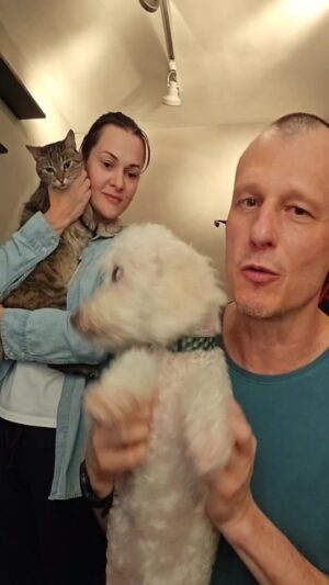 Alexandre Rossi Instagram - defendendo a ciência, os protetores e a humildade. Assunto super complexo e sabemos muito pouco ainda. Parabéns para os protetores que dedicam suas vidas para diminuir o sofrimento dos animais abandonados.