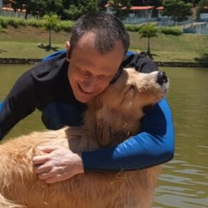 Alexandre Rossi Instagram - Hj gravamos para o Encontro com Patrícia Poeta sobre cachorro e piscina, lago, etc. Como ensinar a nadar, como ensinar a sair da piscina e cuidados. Espero que gostem e bora aproveitar a água nesse calor!!