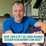 Alexandre Rossi Instagram - A maioria das pessoas ama dormir com o pet, e eu já falei por aqui que isso faz bem pra nós e pra eles, diferente do que muitos acreditam. Mas uma coisa que você não deve fazer é dormir com o pet só quando está sozinho e tirá-lo da cama quando recebe alguém, por exemplo, um namorado. Isso pode prejudicar seu pet, pois ele pode ficar ansioso pela visita e mais ansioso ainda por ficar em um local que ele geralmente não fica. Então, se você anda tirando seu pet da cama pra receber alguém, talvez seja melhor explicar pra visita e deixá-lo na cama. : #alexandrerossi #drpet #comportamentoanimal #dormircompet #cachorro