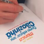 Alexandre Rossi Instagram - Ontem foi o lançamento do meu livro “Como educar seu cãozinho”, junto com a @turmadamonica e o @mauricioaraujosousa. E foi muito bacana encontrar tantas pessoas e sentir o carinho e admiração de muitos. Fiquei muito feliz e quero agradecer a todos! : #alexandrerossi #drpet #livrocomoeducarmeucaozinho #mauriciodesousa #turmadamonica