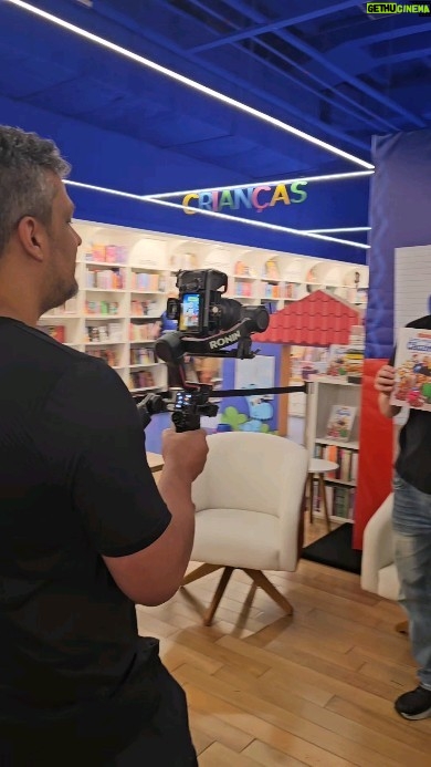 Alexandre Rossi Instagram - Uma honra estar com o Mauricio de Sousa do meu lado!! Quem tiver por perto venha dar um oi pra gente