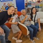Alexandre Rossi Instagram - Ontem foi o lançamento do meu livro “Como educar seu cãozinho”, junto com a @turmadamonica e o @mauricioaraujosousa. E foi muito bacana encontrar tantas pessoas e sentir o carinho e admiração de muitos. Fiquei muito feliz e quero agradecer a todos! : #alexandrerossi #drpet #livrocomoeducarmeucaozinho #mauriciodesousa #turmadamonica