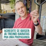 Alexandre Rossi Instagram - Vocês sabiam que eu já treinei baratas? Pois é, a maioria das pessoas não gosta nem de ver uma por perto e algumas tem até pavor, mas eu precisei treinar pra uma propaganda, rs. E eu consegui baratas que vieram de um lugar inusitado, o cemitério. Pra saber mais sobre essa história, vem ouvir o meu Podcast, disponível nas principais plataformas de áudio. : #alexandrerossi #drpet #propagandas #treinandobaratas #pets #adestramentointeligente