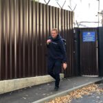 Alexey Navalny Instagram - Я переживал, что утомлю вас однообразными постами в стиле «отсидел 15 суток в ШИЗО — выпустили на сутки — снова посадили в ШИЗО на 15 суток». Но жизнь сама внесла разнообразие. Вчера закончились очередные 15 суток, и меня вернули в ту же камеру №11 ШИЗО. Как принято говорить в таких случаях — веха! Для меня отменили железное правило тюрем, свято соблюдавшееся и в СССР, и в России: после «пятнашки» в ШИЗО зека нужно хотя бы на сутки «поднять» на зону перед тем, как дать еще одну «пятнашку». Сломал систему. Правда, в неправильную сторону 😉