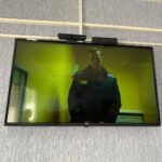 Alexey Navalny Instagram - Важно (for English, scroll right): Вчера администрация колонии, где сидит Навальный, все-таки устроила ту провокацию, о подготовке которой его предупреждал один из сотрудников. Адвокат Вадим Кобзев писал об этом 11 апреля. Когда Навального заводили из рабочей камеры в обычную, он обнаружил, что туда снова помещен его постоянный сосед, «бомж», доведенный на этот раз до совершенно животного состояния. Запах в камере был такой, что войти туда было невозможно. Навальный входить в камеру отказался и заявил администрации (на видеорегистратор), что против него осуществляется провокация. Администрация, зная, что по тюремным правилам он должен применить к сокамернику насилие, специально провоцирует его, чтобы получить повод для возбуждения уголовного дела. Навальный заявил, что не хочет применять насилие к осужденному Татарченкову, потому что тот сам является инструментом в руках тюремщиков, но если его силой заставят войти в камеру, то он будет вынужден сделать это незамедлительно, о чем прямо сейчас заявляет под видеозапись. Он потребовал, чтобы в соответствии с законом помощник начальника колонии получил информацию об угрозе здоровью осужденного и переместил его в безопасное место. Вместо этого прибывший на место замначальника колонии и группа оперативников сначала угрожали Навальному, а затем вызвали группу реагирования в бронежилетах и касках. После чего к Навальному была применена сила, и его затащили в камеру. Во время этого не оказывавший никакого сопротивления Навальный получил удар коленом в пах (также зафиксировано на видео). Оказавшись в камере, Навальный насилие по отношению к сокамернику не применил, однако, схватив за шиворот, потащил его к выходу. После чего был блокирован и прижат к стене группой реагирования. Ну а дальше присутствовавшее начальство колонии радостно сообщило Навальному, что против него будет возбуждено уголовное дело по статье 321 УК РФ (дезорганизация деятельности учреждений, обеспечивающих изоляцию от общества, до 5 лет), и пошло оформлять бумажки, забрав с собой несчастного «бомжа». Защита Навального возмущена такой откровенной циничной провокацией и требует незамедлительного реагирования от руководства ФСИН и прокуратуры.