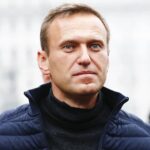Alexey Navalny Instagram - Всех православных поздравляю с главным днем года. Христос Воскресе. Этот день напоминает нам, что отчаиваться нельзя, и, как бы ни было тяжело, настанет день, когда зло будет повержено и люди вновь скажут ему с усмешкой: «Ну что, смерть, где твое жало, ад, где твоя победа?» С праздником!