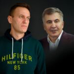 Alexey Navalny Instagram - Хочу сказать о Михаиле Саакашвили. Мы с ним не знакомы и никогда не встречались. Я не знаю никого из его команды, и меня никто не просил писать этот пост. Я, к своему стыду, довольно слабо представляю грузинскую политику и могу сказать что-то не то. К еще большему своему стыду, я как-то под влиянием того, что мой товарищ сидел под обстрелом в Цхинвали, написал в 2008 году пост с оскорбительным эпитетом в адрес грузин. За это я извинялся и извиняюсь снова, но знаю, что в связи с этим мое мнение в Грузии имеет не так много веса. Тем не менее я все равно решил написать, как человек и христианин, потому что на это тяжело смотреть. Саакашвили страдает, его семья страдает, и всей Грузии от происходящего плохо, и нет от этого ничего хорошего даже тем, кто хотел бы держать Саакашвили в тюрьме до смерти. Я верю в счастливое европейское будущее Грузии. Это классная страна, у которой есть все для процветания. Я верю, что политическое противостояние (а где его нет?) будет мирно и благополучно разрешено. Но вот это заключение и мучение бывшего президента ужасно и бессердечно. Оно бьет по европейскому выбору, оно бьет по развитию, оно снижает шансы на нормальное будущее. Оно снижает мораль и наполняет страну злобой. Понятно, что противостояние это яростное и с эмоциями до глубины души. Не сомневаюсь, что противникам Саакашвили есть что ему припомнить и есть за что отомстить. Об этом и хочу сказать. И хочу призвать, если кто-то услышит. Не надо мстить, хоть и очень хочется. От этой мести пострадает вся Грузия. Это тупиковое решение, стратегически невыгодное всем. И жестокое. Как обычно, все уперлось в то, что каждый хочет сохранить лицо. Каждый хочет показать, что его не прогнули, а наоборот, он всех прогнул. Но власть должна быть более милосердной, чем ее оппоненты. Ведь она власть. Саакашвили очень болен, и все разговоры про симуляцию — ерунда. Поверьте, тюрьма высасывает здоровье из любого и с огромной скоростью. Выпустить его на лечение с отсрочкой приговора или сделать нечто в этом роде, что позволит сторонам соблюсти закон и сохранить лицо, — это было бы самое правильное. (Продолжение в карусели)