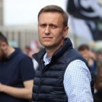 Alexey Navalny Instagram - 1. Наша организация и то движение, одним из представителей которого я являюсь, борется за лучшее будущее для нашей страны. 2. Это лучшее будущее связано с честными справедливыми правилами и законами, установленными в обществе, — как написанными на бумаге, так и просто принятыми всеми, потому что правила эти способствуют общественному благу. 3. Одним из таких правил, по нашему мнению, должна быть ответственность руководителей за принимаемые решения, включая ее важнейший и, увы, практически отсутствующий в России вид — добровольную ответственность. 4. Предлагая обществу следовать этим правилам, мы сами стараемся следовать им, подавая пример. 5. Поэтому, когда мой друг и многолетний соратник Леонид Волков, возглавлявший совет директоров ACF International, совершил существенную ошибку в реализации санкционной политики, я был очень рад узнать, что он публично признал ее и подал в отставку со своего поста. 6. У меня нет сомнений, что Леонид действовал из лучших побуждений. Как нет у меня сомнений и в том, что он сможет изложить логику своей позиции и подробные аргументы в ее пользу. Собственно, я даже прошу Леонида это сделать. Уверен, что многих он сможет убедить. 7. Тем не менее письмо Леонида, направленное Жозепу Боррелю, было политически ошибочным, технически неграмотным и содержало неверную информацию. Оно не было прокомментировано публично в момент отправки и оставило ощущение тайных переговоров, что вызвало неприятие сторонников и наблюдательного совета. 8. Да, учебника «Как раскалывать элиты?» не существует. Это сложная политическая работа. Санкционная политика — ее часть. Волков сделал ошибку, взял на себя ответственность и ушел в отставку. Совет директоров эту отставку принял. 9. Я благодарен Леониду за его быструю ответственную реакцию в духе наших принципов. Это важно. 10. В свою очередь, я тоже хочу принести извинения сторонникам, донорам ACF и наблюдательному совету. Мы исправили ошибку, но она была, а значит, в этом есть и моя ответственность. (Продолжение в карусели)