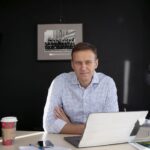 Alexey Navalny Instagram - Поздравляйте, преодолел еще одну ступень лестницы тюремного нарушителя. - Навальный, соберитесь, идем на совет ваших воспитателей. Так я узнал, что у меня есть совет воспитателей. Ими оказались пять угрюмых ментов и блондинка с ярко-красными острыми ногтями длиной сантиметров 7. К ней я на всякий случай старался близко не подходить, боялся. Ожидал, что объявят нечто вроде: “Решено, что за ваше плохое поведение сейчас вам вырвут сердце”. Но все было не так плохо: - Осужденный Навальный, вы отъявленный нарушитель, отряд строгих условий содержания недостаточен для вашего воспитания. Совет воспитателей рекомендует перевести вас в помещение камерного типа. Так что теперь я в ПКТ. Объясняю, что это. Зек в российской колонии сидит в общем бараке. Зек, которым администрация тюрьмы очень недовольна, сидит в ШИЗО, в камере, где ничего нет и все запрещено, но там можно держать только 15 суток. Поэтому для зеков-нарушителей существуют строгие условия содержания: запирающийся барак, из которого не выпускают, и много всяких ограничений. А для еще более отъявленных есть ПКТ. Это обычная тесная камера, как ШИЗО, только можно иметь с собой не одну книжку, а две, и пользоваться тюремным ларьком, правда, на очень ограниченную сумму. Настоящее же неописуемое скотство, в котором моментально узнается Кремль, управляющий всей моей отсидкой в ручном режиме, произошло с моим свиданием. Длительное свидание с родственниками мне было положено сразу по приезде в зону, но мне его не дали, сказали, ждите четыре месяца. Я ждал. За три дня до свидания мне объявили о переводе в строгие условия, а там свидания раз в полгода. Ждите. Я ждал. Мать с отцом уже сумки собрали, кто-то из детей должен был приехать, Юля. И вот до свидания четыре дня, и мне объявляют о переводе в ПКТ. А там длительных свиданий вообще нет. Так что не будет у меня больше свиданий, а администрация радостная, угодила начальству. Ну, буду относиться к этому философски. Они это делают, чтоб заставить меня молчать. Значит, моя первейшая обязанность какая? - правильно, не бояться и не молчать. К чему и всех призываю. При любом удобном случае агитируйте против войны, Путина и Единой России. Всех обнимаю.
