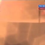 Alexey Navalny Instagram - «Если в Кремле отмечают Пурим, Это значит, что снова в беде Третий Рим». Не ругайтесь, я не начал писать антисемитские стихи, сдурев от постоянного сидения в ШИЗО. Это текст песни, которую всем зекам включают несколько раз в день в рамках «воспитательной работы».  Теоретически главный смысл тюрем и лагерей не в наказании, а в исправлении преступников. Поэтому колонии ведь даже называются ИСПРАВИТЕЛЬНЫЕ. А для того, чтобы преступники исправлялись, с ними ведется воспитательная работа — важнейшая функция всей тюремной системы.  На практике это грандиознейшая фикция. И вся воспитательная работа сводится к просмотру видеороликов «по профилактике экстремизма» и прослушиванию патриотической музыки. И это изумительная подборка.  Пять раз в день мне рассказывают о том, что отмечание Пурима, еврейского праздника, — признак надвигающейся войны. Пять раз в день мне решительно заявляют, что мы не позволим «нашим сестрам крещеным у них Саломеями быть» (это, кстати, ремикс, в оригинале другое слово — послушайте в карусели). Несколько раз в день играет (не шучу) «С чего начинается Родина» в исполнении Жириновского. Моя любимая песня, тоже играющая на репите, — о Шойгу и СВО, там такие слова:   «Когда генералы в Москве рапортуют  О новых победах с шампанским в руках, Русские парни за Русь умирают, Врага не жалея, с улыбкой в устах».  Еще идеально вписывается в войну песня, дающая понять, что руководство ФСИН полностью солидарно с оценкой Евгения Пригожина военных талантов министра Шойгу:  «Опять наши парни попали в засаду, Под шквальным огнем им пришлось выживать, Какая-то крыса орудует в штабе, И жаль, что пока ее не достать».  Я говорю ментам: вы вообще слушаете, что у вас на зоне играет? Вас самих за экстремизм посадят. Не, говорят, все как положено, воспитательная работа по методическим рекомендациям.  Вот такая воспитательная работа: людям реально просто вбивают в мозги, что отмечающие Пурим — злодеи, замышляющие страшное против Россиюшки.
