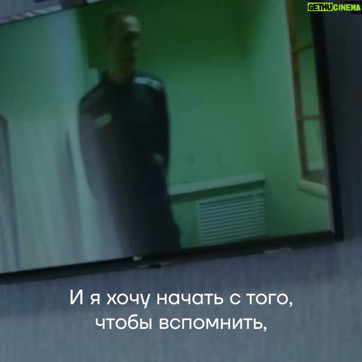 Alexey Navalny Instagram - Алексея Навального в пятый раз подряд отправили в ШИЗО - за то, что он сказал о мобилизации в суде 21 сентября (ссылка на это выступление в сторис) Послушайте, что он сказал в суде сегодня: «Я постоянно сижу в ШИЗО. Никто не скрывает политического контекста вокруг этой ситуации. Чтобы иметь и защитить своё право выступить против преступной мобилизации, из-за которой десятки тысяч семей лишатся сына, брата, отца, право выступить против того, чтобы сотни тысяч наших людей отправляли убивать невиновных таких же людей, я посижу в ШИЗО, и вы мне рот не заткнёте. Это преступление против моей страны. Я молчать не буду и, надеюсь, все, кто меня слышит, тоже молчать не будут. Потому что то, что происходит сейчас, гораздо страшнее, чем любые сутки в ШИЗО. Это вовлечение сотен тысяч людей в преступление, которое делает Путин».