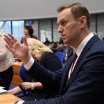 Alexey Navalny Instagram – Сказано – сделано.

Мы говорили о том, что у Путина и его жуликов не получится уничтожить Фонд борьбы с коррупцией. Наоборот, он превратится в глобальный международный фонд.

Мы все подготовили и сделали ровно как обещали. Представляем вам Anti-Corruption Foundation International (ссылка в профиле).

Международная некоммерческая организация по борьбе с коррупцией. В ее наблюдательный совет вошли: бывший премьер-министр Бельгии, депутат Европарламента Ги Верхофстадт, публицист, лауреат Пулитцеровской премии Энн Эпплбаум, философ Фрэнсис Фукуяма и Юлия Навальная.

Фонд будет совершенно прозрачен и понятен, а первым взносом на его существование станет премия Сахарова, присужденная мне Европарламентом (50 тысяч евро).

Как всегда, мы рассчитываем на вашу помощь и поддержку и обещаем, что работать будем хорошо. Ну, вы нас знаете 😉