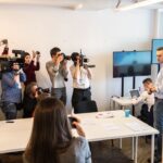 Alexey Navalny Instagram – Путин – царь лжи. Он и в обычное время чемпион в этом виде спорта, а сейчас она ему нужна для того, чтобы вести войну и убивать. Пост о том, как мы противостоим путинской лжи и нуждаемся в вашей помощи.
За неделю до войны мне написала шеф нашего отдела расследований Мария Певчих @maria_pevchikh: “Происходит ад. И мы с тобой ошиблись – война точно будет. И всех журналистов посадят, раздавят и выгонят. Не будет ни одного слова правды. Поэтому я не знаю как, не знаю с кем, не знаю на какие деньги, но мы должны запустить новое большое ежедневное СМИ. Ведь в России, кроме нас, очень мало тех, кто не боится говорить правду. А нам уже все равно, мы и так “экстремисты” на нелегальном положении”.
Как человек, получающий новости только из телевизора и понимающий, что ложь – абсолютно необходимое Путину условие для начала войны, я сразу согласился.
Война может продолжаться до того момента, пока у нее есть какая-то поддержка внутри страны. Для этого нужны ложь и пропаганда.
Ну а нам для борьбы с войной нужна правда и механизмы ее донесения.
Однако решить это проще, чем сделать. Регулярное СМИ – это особый жанр. Особые технологии, особые люди. Страшно такое даже начинать.
Но слово “война” все меняет. ФБК бросился в новый проект, начав делать его сразу и буквально “на коленке”. У нас даже не было времени объявить фандрайзинговую кампанию. Сам не понимаю, как мы это сделали и на какие деньги.
Но сделали. Сегодня “Популярная политика” – одно из самых крупных свободных СМИ России с ежемесячной аудиторией более 12 млн человек и ежедневными новостями, которые смотрят до 1,5 млн (статистика в карусели).
Теперь мы уверены, знаем, что делать дальше, и просим вашей поддержки. Давайте делать вместе. Мы расширим охват гораздо сильнее и создадим настоящую новостную службу.
Замечательный Эдвард Нортон @edwardnortonofficial помог нам распланировать и запустить фандрайзинговую кампанию на GoFundMe. И даже перевел нам свои личные $25000.
Помогите нам рассказывать правду о войне и всем остальным гражданам России. Помогите крушить ложь Путина. Помогите уничтожить идейную базу этой лживой, агрессивной, бессмысленной и злобной войны. Поддержите слово правды. Ссылка в шапке профиля.