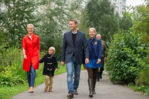 Alexei Navalny Instagram - Всех поздравляю с самым лучшим праздником!

Жизнь, любовь и мир нужны нам, как никогда.

Пусть скорее пройдет без следа власть тьмы.

Христос воскрес!