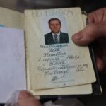 Alexey Navalny Instagram - Рядом с мертвым телом на земле лежит паспорт на фамилию “Навальный”. Это один из убитых в украинском селе Буча. Навальный Илья Иванович. Все обстоятельства указывают на то, что убили его из-за фамилии. Потому и паспорт бросили рядом демонстративно. Совершенно невиновного человека путинские палачи (ну а как еще назвать их? не “российские солдаты” же) убили за то, что мы с ним однофамильцы. Видимо, надеялись, что родственник. Я не знаю, родственник ли он мне. Он родом из того же села, что и мой отец. Так что, может быть, и родственник, но вообще в том селе много Навальных.  Помню, в детстве был поражен, посмотрев на памятник погибшим в Великой Отечественной. Привык, что фамилия моя редкая, а там несколько Навальных подряд. Ну вот теперь будет на Украине еще один памятник погибшим на войне, где среди прочих будет и Навальный Илья Иванович 1961 г.р. И эту войну тоже развязал бесноватый маньяк, одержимый какими-то бреднями о геополитике, истории и устройстве мира. Этот маньяк не остановится сам. Он, как на наркотик, подсел на смерть, войну и ложь - они нужны ему для сохранения власти. Долг каждого сделать хоть какой-то, хоть самый небольшой вклад в то, чтобы остановить эту войну и отстранить Путина от власти. Протестуйте, где можете и как можете. Агитируйте, как можете и кого можете. Бездействие хуже всего. И сейчас его последствие - смерть.