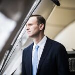 Alexey Navalny Instagram - 9 лет строгого режима. Мой космический полет немного затягивается - корабль попал во временную петлю. Пришло в голову, что я в этой саге как тот парень из “Интерстеллара”. Помните, главные герои заходят на станцию, поднявшись с планеты, время на которой течет в несколько раз быстрее. И их встречает чувак с бородой в халате: “Я ждал вас 23 года 4 месяца 8 дней”. Правда, мысль эту я сразу прогнал. Во-первых, у меня нет ни бороды, ни халата. А во-вторых: ерунда это все. Цифры значения не имеют. Это табличка над нарами, вот и все. И просто “ждать” ни я, ни мои товарищи не будем. Как я сказал в “последнем слове”, мы не просто продолжаем работу Фонда борьбы с коррупцией, мы выведем его на новый уровень. Фонд станет глобальной международной организацией. И вы очень нужны нам в ней. Заходите (ссылка в шапке профиля). Денежная часть премии имени Сахарова, врученная мне Европейским парламентом, станет первым взносом в этот фонд. Граждане ЕС в лице своих представителей дали мне эту премию за борьбу с коррупцией. Я благодарен и направляю их деньги на продолжение этой борьбы. Кстати, обратите внимание, что мое “последнее слово” глушили, прерывая трансляцию. Ну конечно, слова имеют силу. Путин боится правды, я всегда это говорил. Борьба с цензурой, донесение правды до жителей России остались нашим приоритетом. Кремль громит медиа, а мы в ответ создаем новые. Я вам 5 марта анонсировал “Популярную политику” @politica_media - сейчас у нее уже почти миллион подписчиков. Присоединяйтесь - мы вместе сделаем лучшее СМИ России (эта ссылка тоже в шапке профиля). Я очень благодарен всем за поддержку. И, ребята, хочу сказать: лучшая поддержка и мне, и другим политзэкам - это не сочувствие и теплые слова, а действия. Любая активность против лживого и воровского путинского режима. Любое противодействие этим военным преступникам. В 2013, услышав свой первый приговор, я это написал и сейчас повторю: не бездельничайте. Эта жаба, сидящая на нефтяной трубе, сама себя не скинет. Всех обнимаю и люблю! ❤️