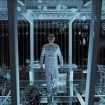 Alexey Navalny Instagram - Оу. У меня двойной приз. Я только вышел из ШИЗО, и меня снова отправили в ШИЗО - 15 суток. Заодно сразу признали “злостным нарушителем”. А значит, теперь я внутри колонии СТРОГОГО режима буду помещен на СТРОГИЕ условия содержания. Интересно, это будет как у доктора Лектера в “Молчании ягнят” или у Магнето в “Людях Х”? Ну, в общем, реакция Кремля на то, что я “не угомонился”, а продолжаю призывать вводить санкции против путинской элиты (список-6000), да еще и снова объявил ненавистное им “Умное голосование”, оказалась предсказуемой. Надеюсь, наш царек кричал: “Сгноить его, сгноить!” - и кидался в придворных предметами. Оцените, кстати, мелочность этих жуликов. Жена и родители ждали свидания со мной четыре месяца, и вот оно подошло, а они переводят меня в строгие условия, где свидания - раз в полгода. Так что я в пролете. Ну ладно, считаю, что мой звездолет подвергся атаке отвратительных монстров. Получил повреждения, и я, чтобы выжить, вынужден перебраться в крохотный уцелевший отсек, где жизнь моя будет немного голодней и холодней, зато пополнится большим количеством размышлений. Может, придумаю что-нибудь интересное 😉 Кстати. Вот я о чем подумал. Кажется, из политзаключенных в путинской России только двоих пока признавали “злостными нарушителями”. Второй - я. А первым был мой брат Олег. Ну и семейка.
