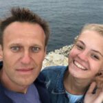 Alexey Navalny Instagram - 21 год. Это просто невероятно. Даша @dasha_navalnaya, с днем рождения. Мы с мамой очень счастливы, что ты у нас есть. Жизнь прекрасна, иди по ней смело. Очень скучаю. Очень люблю.