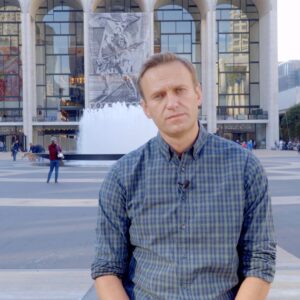 Alexei Navalny Instagram - Все больше подтверждений тому, что я действительно на космическом корабле, который действительно угодил во временную петлю.

Ну и я, не растерявшись, мотнул из 2022-го в 2019-й, чтобы поучаствовать в съемках расследования, актуального сегодня, как никогда.

Ссылка в профиле и сторис. Обязательно посмотрите и перешлите друзьям: им очень будет полезно посмотреть на истинное лицо путинской элиты, «противостоящей коллективному западу» и поддерживающей войну «против расширения НАТО».

Лживые негодяи. О них должен знать каждый.