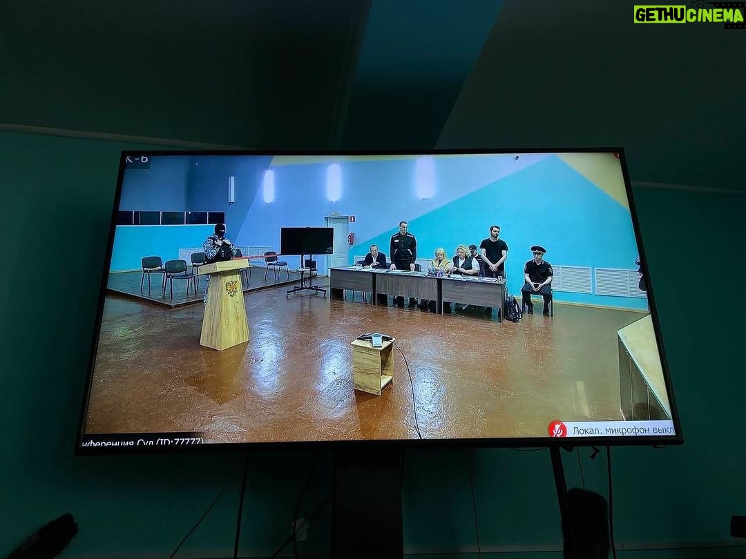 Alexey Navalny Instagram - Кто-то собирает марки. Кто-то монеты. А у меня пополняется коллекция потрясающих судов. Меня судили в ОВД “Химки”, где я сидел прямо под портретом Ягоды. Судили в колонии общего режима, называя это “открытым судом”. Ну а теперь судят закрытым судом в колонии строгого режима. В каком-то смысле вот она - новая искренность. Так и говорят уже открыто: боимся вас. Боимся того, что скажете. Боимся правды. Это важное признание. И оно имеет практический смысл для всех нас. Мы должны и обязаны делать то, что они боятся, - говорить правду, распространять правду. Это самое мощное оружие против этой власти лжецов, воров и лицемеров. Оно есть у каждого. Применяйте его.