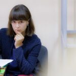 Alexey Navalny Instagram – Любого из нас уже сложно шокировать в 2024 году несправедливостью и жестокостью приговора.

А я вот когда узнал о приговоре депутату Думы города Томска Ксении Фадеевой @ksushafadeeva, был прям в шоке. 9 лет лишения свободы. Я пару минут тупо молчал и смотрел в одну точку.

Обвинение Фадеевой было настолько безумно и абсурдно, что казалось, что сами власти стесняются его. И у Ксюши почти до самого приговора мера пресечения была ограничение свободы, а не арест в СИЗО. Все ожидали приговора, насколько это возможно, мягкого. 

Ну в самом деле, что может быть более легального, правильного и понятного, чем пойти на выборы и стать депутатом своего города? 

Как это может быть экстремизмом?

Но в глазах Путина и «Единой России» Ксения Фадеева совершила самое страшное – она победила их на выборах. Люди выбрали её, а не богатого единоросса. Она стала отличным депутатом. Все в городе её знают и любят.

Из-за этой любви она и не уехала после возбуждения дела, хотя и предлагали, и просили. Сказала: «Да как я уеду, меня же только выбрали, а как же мои избиратели? Я люблю Томск, я здесь живу, тут моя семья, я ничего плохого не делала и никуда не поеду».

Сами понимаете, насколько власть наша, лишенная настоящей любви и поддержки, ненавидит тех, у кого эта любовь есть. Вот и мера этой ненависти – 9 лет за выдуманную экстремистскую деятельность. Больше, чем в среднем дают за убийство.

Еще знаете что: книгу читал о революционном движении 70-80 годов 19 века, «Перепись народников». Там цитируется переписка двух видных деятелей движения – Стефановича и Дейча. В ней есть фраза, так поразившая меня своей актуальностью спустя полтора века, что я записал её себе: «Первенство в устойчивости и неизменности революционного настроения в России остается за женщинами, всегда было за ними и всегда будет».

Все так. Посмотрите на женщин, обвиняемых в нынешних политических процессах. Это всё великие люди.

Замечательной Ксюше Фадеевой желаю стойкости и благополучно пройти и это испытание.

Её семье шлю лучи поддержки.

Ну а для нас всех в этой ужасной несправедливости есть и маленький светлый момент. 

(Продолжение поста в карусели)