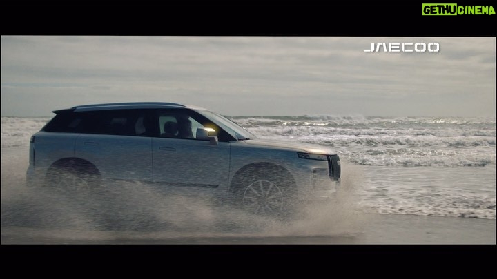 Alfonso Herrera Instagram - El día finalmente llegó. Hoy comienza a escribirse una aventura donde la elegancia y el off-road se unen para darle entrada a una experiencia que revolucionará tus sentidos #JAECOO