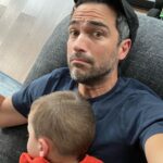 Alfonso Herrera Instagram - Una pechuga de pollo se quedó dormida…