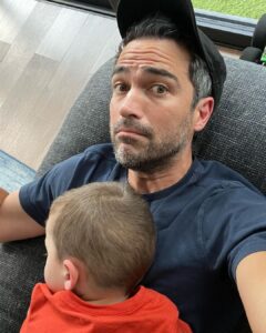 Alfonso Herrera Instagram - Una pechuga de pollo se quedó dormida…