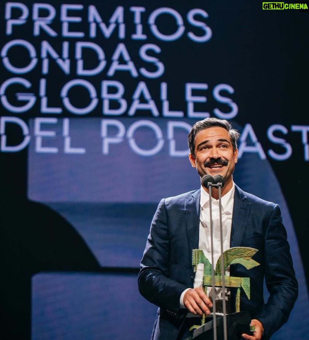 Alfonso Herrera Instagram - 🥲 ¡Mamá, me gané un @premiosondas! Málaga, España