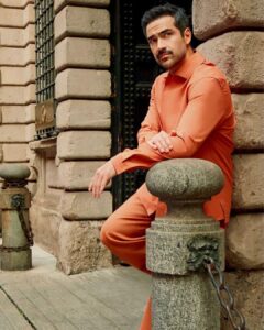Alfonso Herrera Instagram - Recuerdo de Milán Total look @zegnaofficial @yosoymatu @eduardo.citronne @alevelasco @denisse_fc @gonsanchez @icunacury05 @iqagencia_rp @ddanym @gqmexico