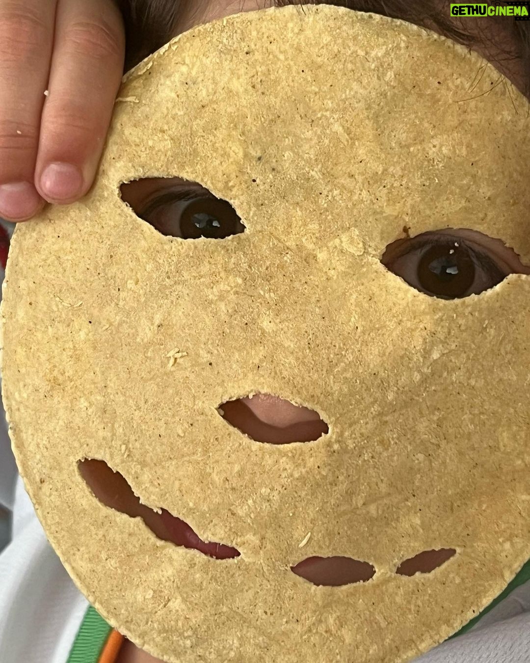 Alfonso Herrera Instagram - Con la comida no se juega…