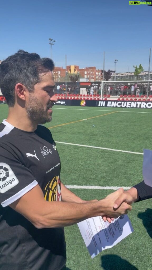 Alfonso Herrera Instagram - ¿Quién ganará el duelo de preguntas de cine y fútbol entre @ponchohd y @m_a_moya ? ⚽️🎬 #LaLigaPlatino2023 @laliga Alcalá de Henares, Madrid
