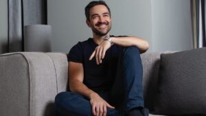 Alfonso Herrera Instagram - De la sesión que hicimos con @forbesmexico.
Gracias por la charla y el ☕️

Hablamos de la pelicula @quevivamexico_cabrones del director mexicano Luis Estrada etc…
Un placer siempre compartir y colaborar con La familia Forbes.

Saludos y abrazos.